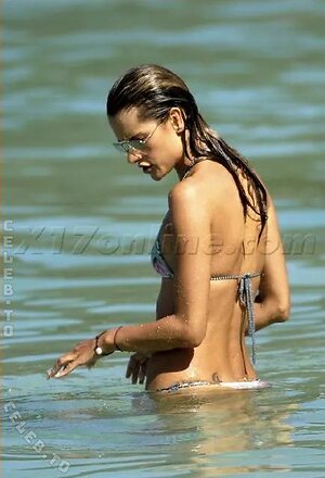 Alessandra Ambrosio photo