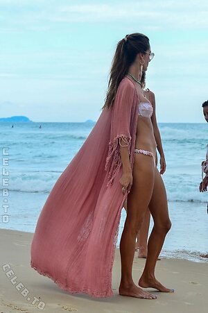 Alessandra Ambrosio photo