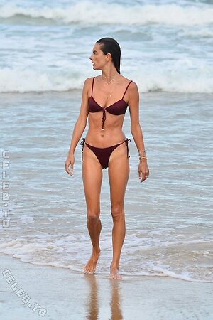 Alessandra Ambrosio photo