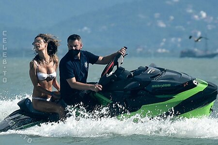 Alessandra Ambrosio photo