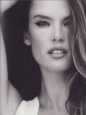 Alessandra Ambrosio photo