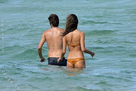 Alessandra Ambrosio photo