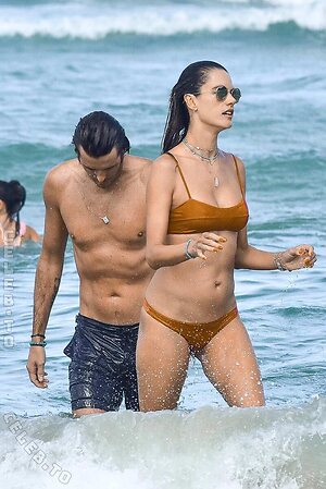 Alessandra Ambrosio photo
