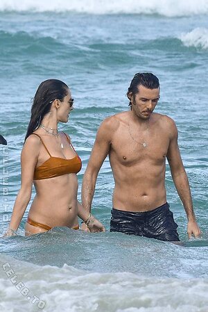 Alessandra Ambrosio photo