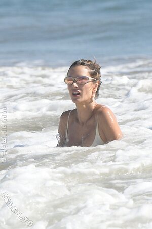 Alessandra Ambrosio photo