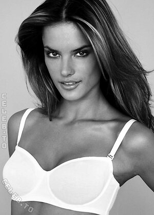 Alessandra Ambrosio photo