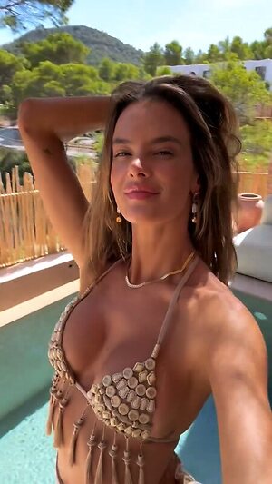Alessandra Ambrosio leaked photo #2206