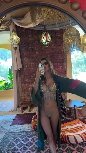 Alessandra Ambrosio leaked photo #2211