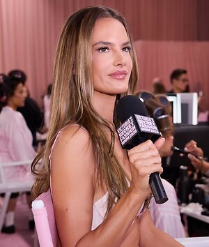 Alessandra Ambrosio leaked photo #2398