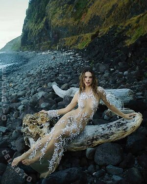 Alessandra Ambrosio leaked photo #2597