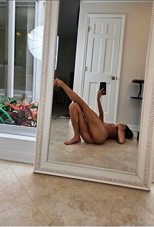 Alessandra Liu leaked photo #33