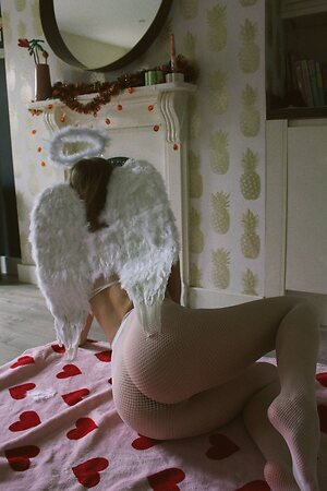 ALEX CLARK leaked photo #31