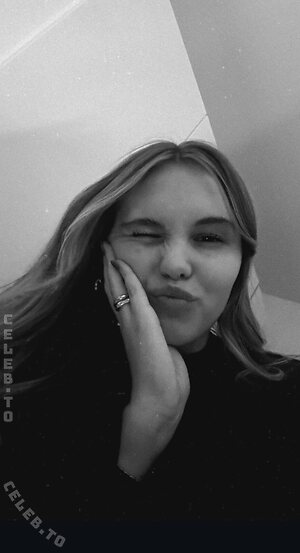 Alexa Wendel Nude Leaked Photo #8