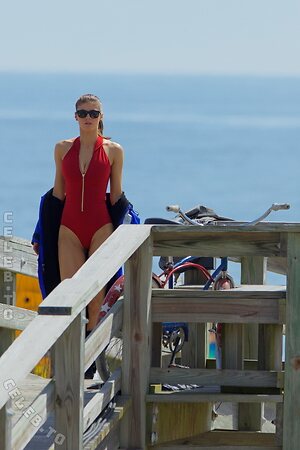 Alexandra Daddario photo