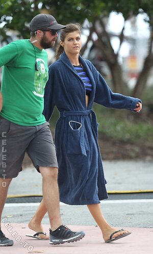 Alexandra Daddario Nude Leaked Photo #30