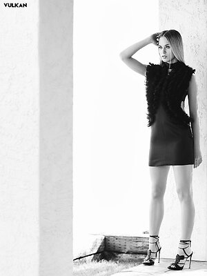 Alexis Knapp leaked photo #45