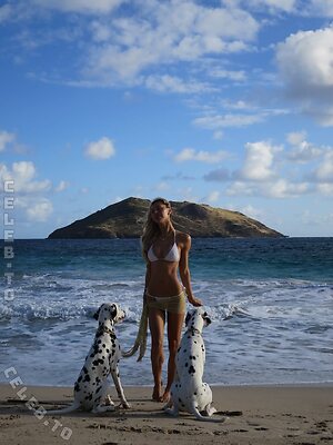 Alexis Ren Nude Leaked Photo #10