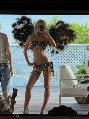 Alexis Ren Nude Leaked Photo #15