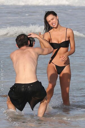 Alexis Ren photo