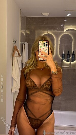 Alexisshv Nude Leaked Photo #13