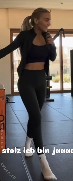 Alexisshv Nude Leaked Photo #41