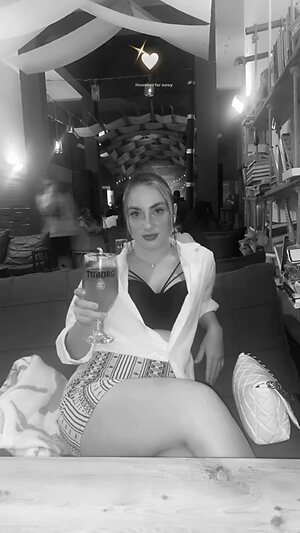 aleyynaa.demiir leaked photo #6