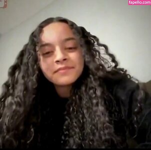 Algm tem? Cacheada timida do omegle