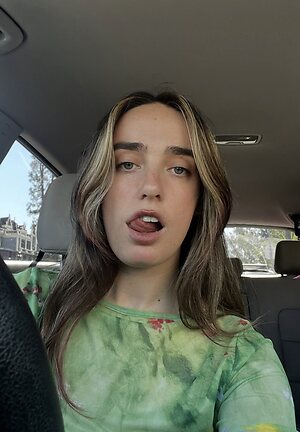 Ali Macofsky leaked photo #7