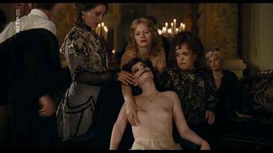 Alice Barnole leaked photo #18