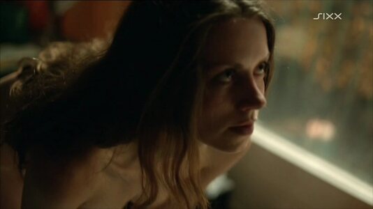 Alice Dwyer leaked photo #3
