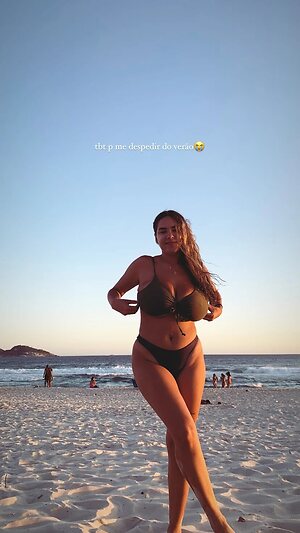 Alice M leaked photo #4