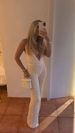 Alicia Johnston leaked photo #14