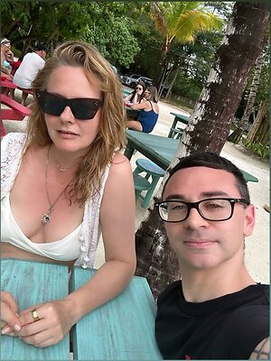 Alicia Silverstone cleavage