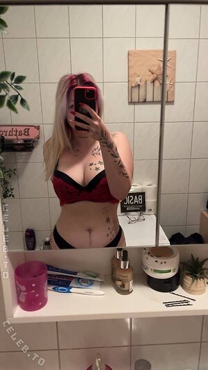 Alicia Vanessa Nude Leaked Photo #33