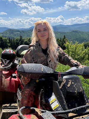 Alina Grosu leaked photo #23