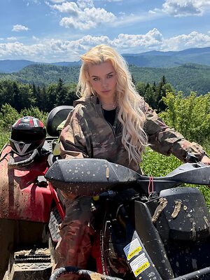 Alina Grosu leaked photo #26
