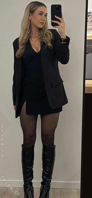 Alina Hepp Nude Leaked Photo #8