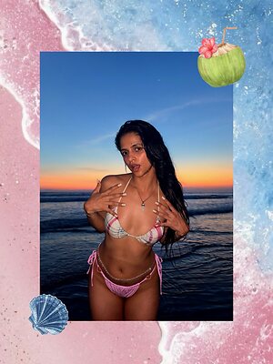Alina Khan leaked photo #3