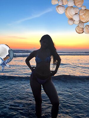 Alina Khan leaked photo #5