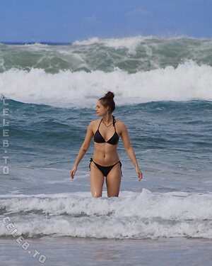 Alina Khani Nude Leaked Photo #5