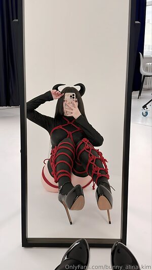 Alina Kim leaked photo #3