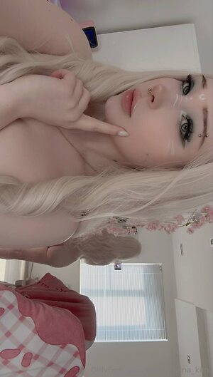 Alina Kim leaked photo #5