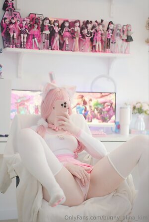 Alina Kim leaked photo #12