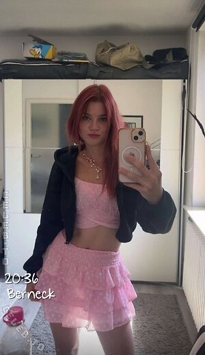 Alina Pfeifer photo