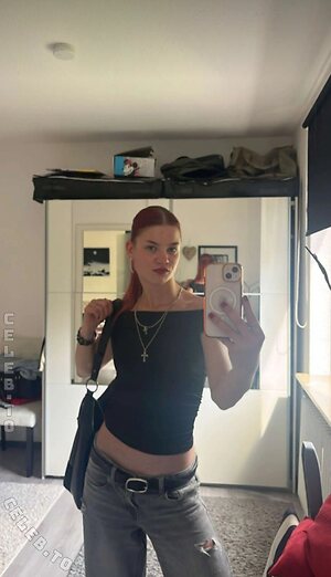 Alina Pfeifer photo