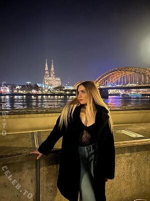 Alinahrndz Nude Leaked Photo #8