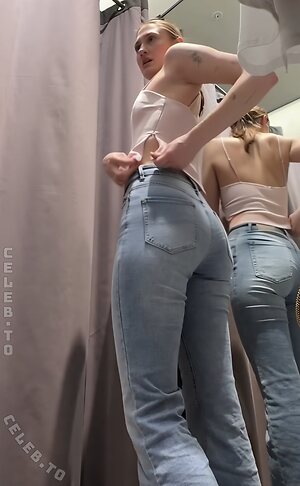 Aline Xue Nude Leaked Photo #2