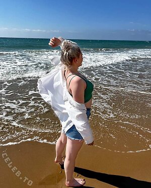 Aline Xue leaked photo #10