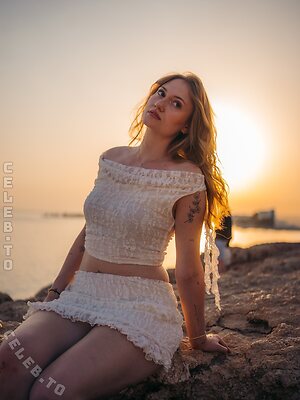 Aline Xue leaked photo #14