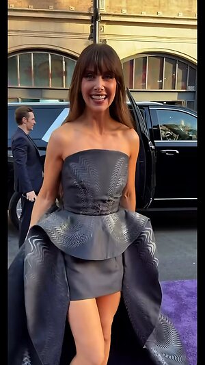Alison Brie Hot leaked photo #31